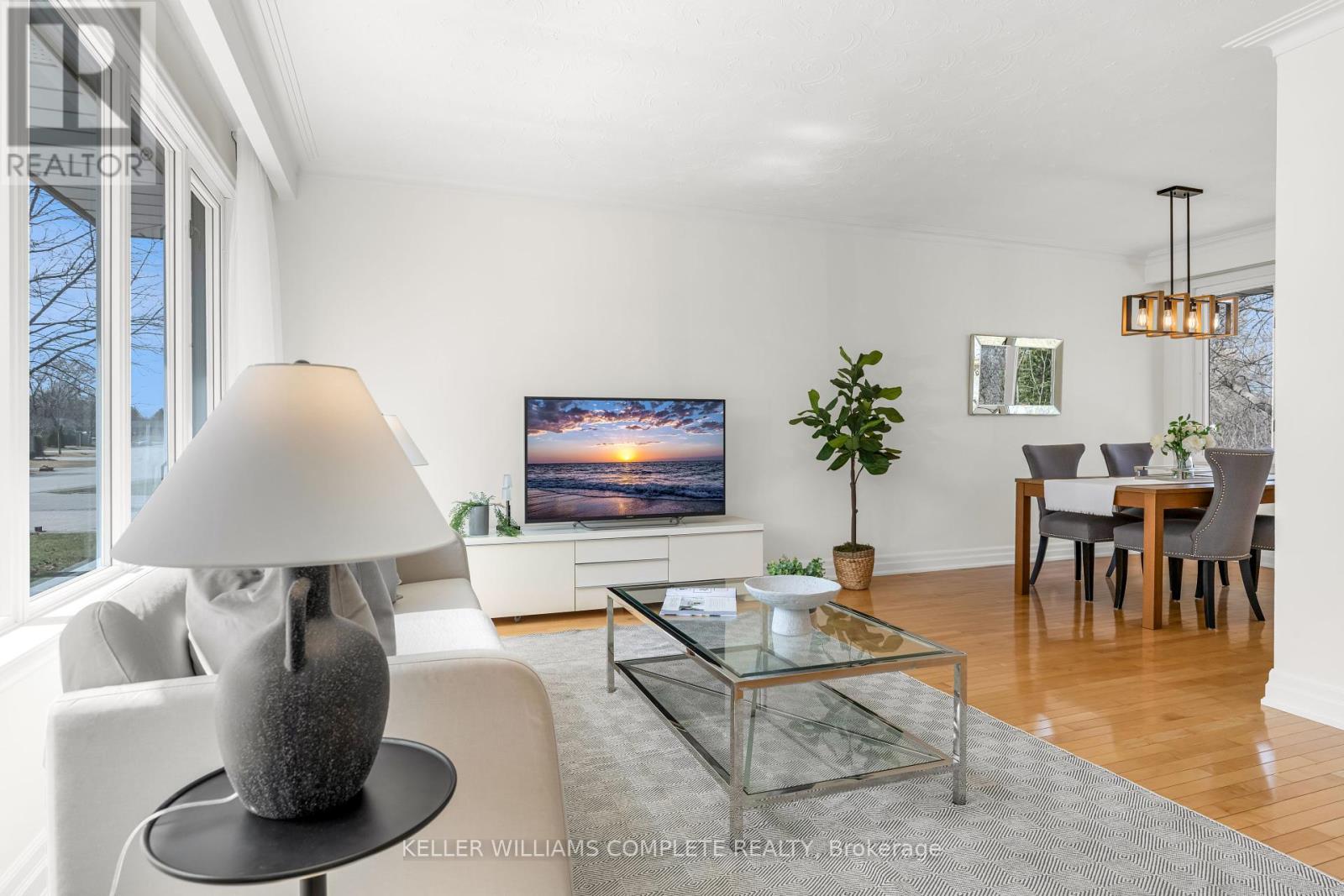 441 Valley Drive, Oakville, Ontario  L6L 4L5 - Photo 4 - W12111808