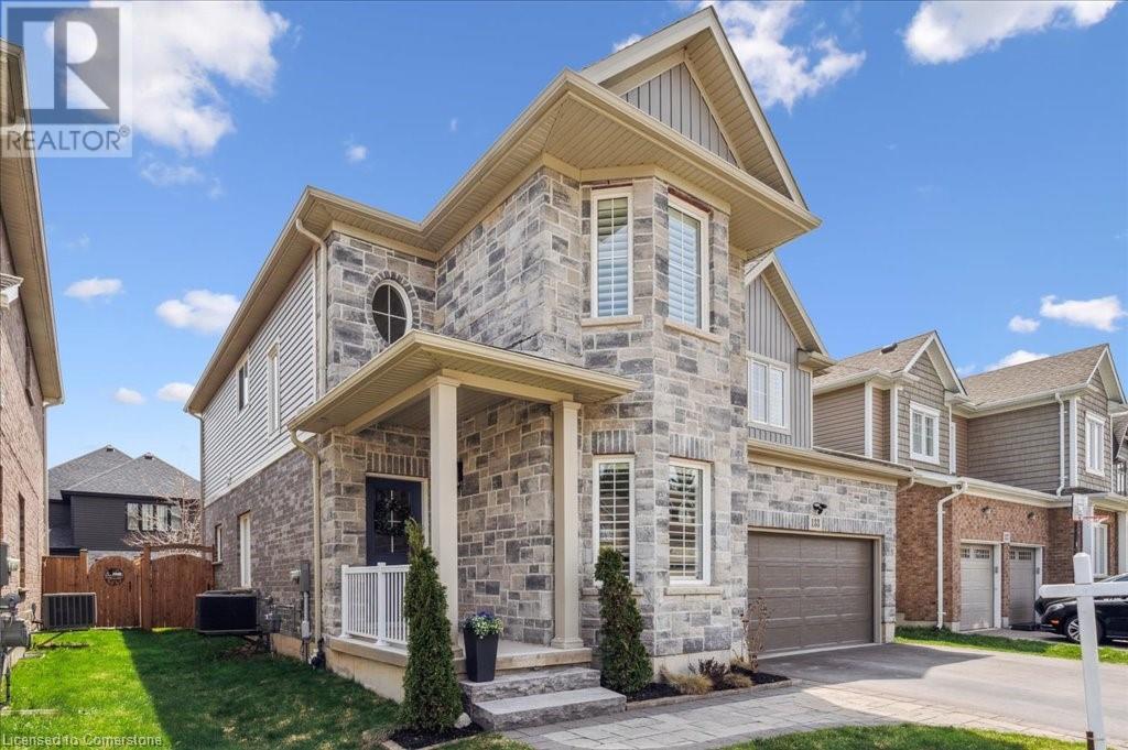 Property at 133 EAGLECREST Street image 4