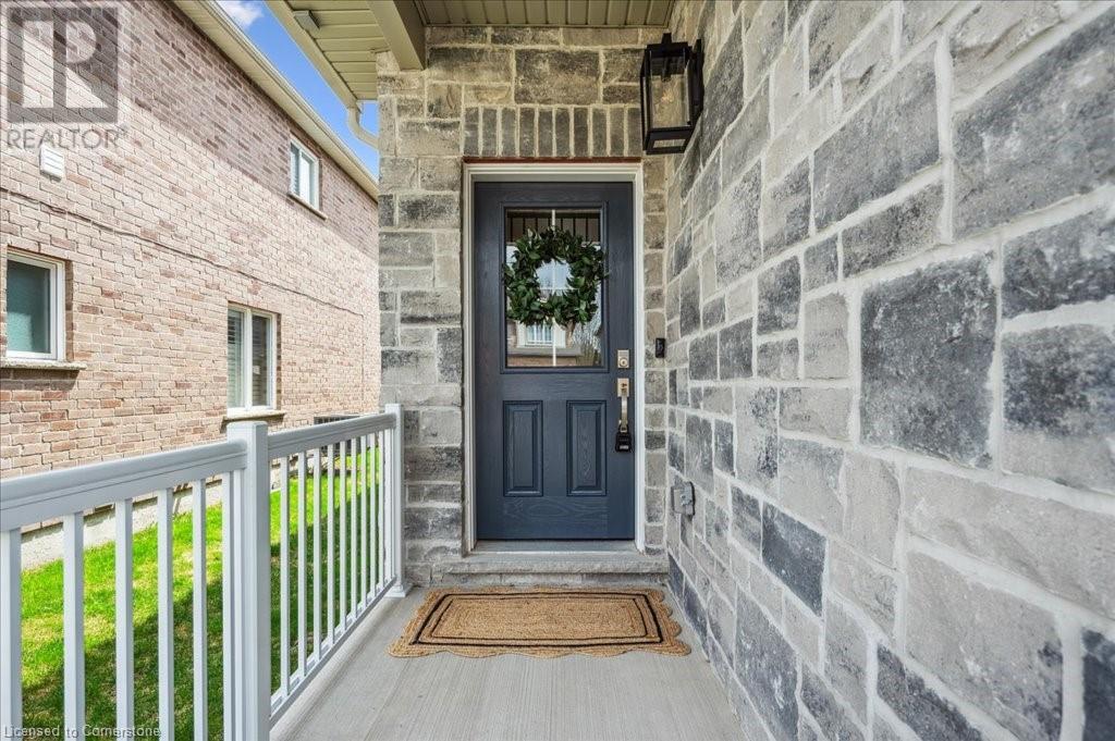 Property at 133 EAGLECREST Street image 5