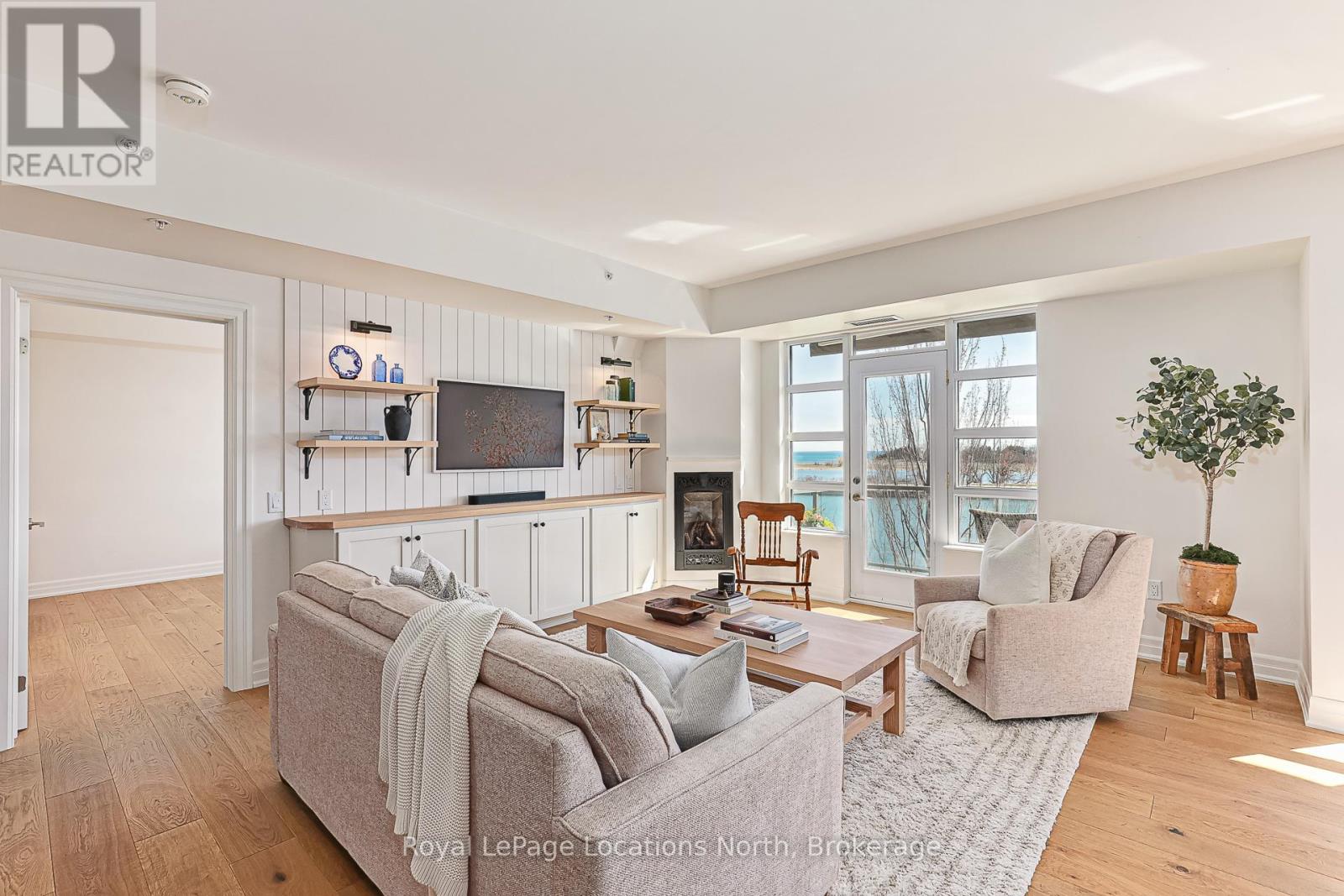 310 - 1 Shipyard Lane, Collingwood, Ontario  L9Y 0W2 - Photo 3 - S12111852
