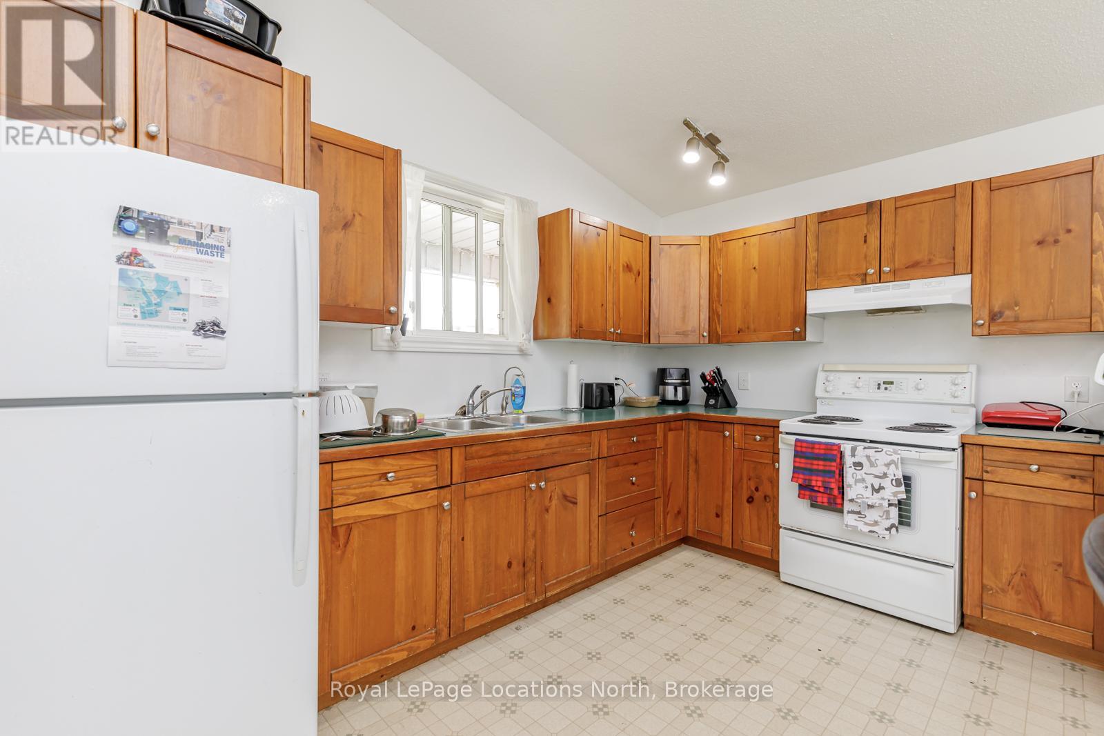 51 Raglan Street, Collingwood, Ontario  L9Y 4Y6 - Photo 8 - S12111853