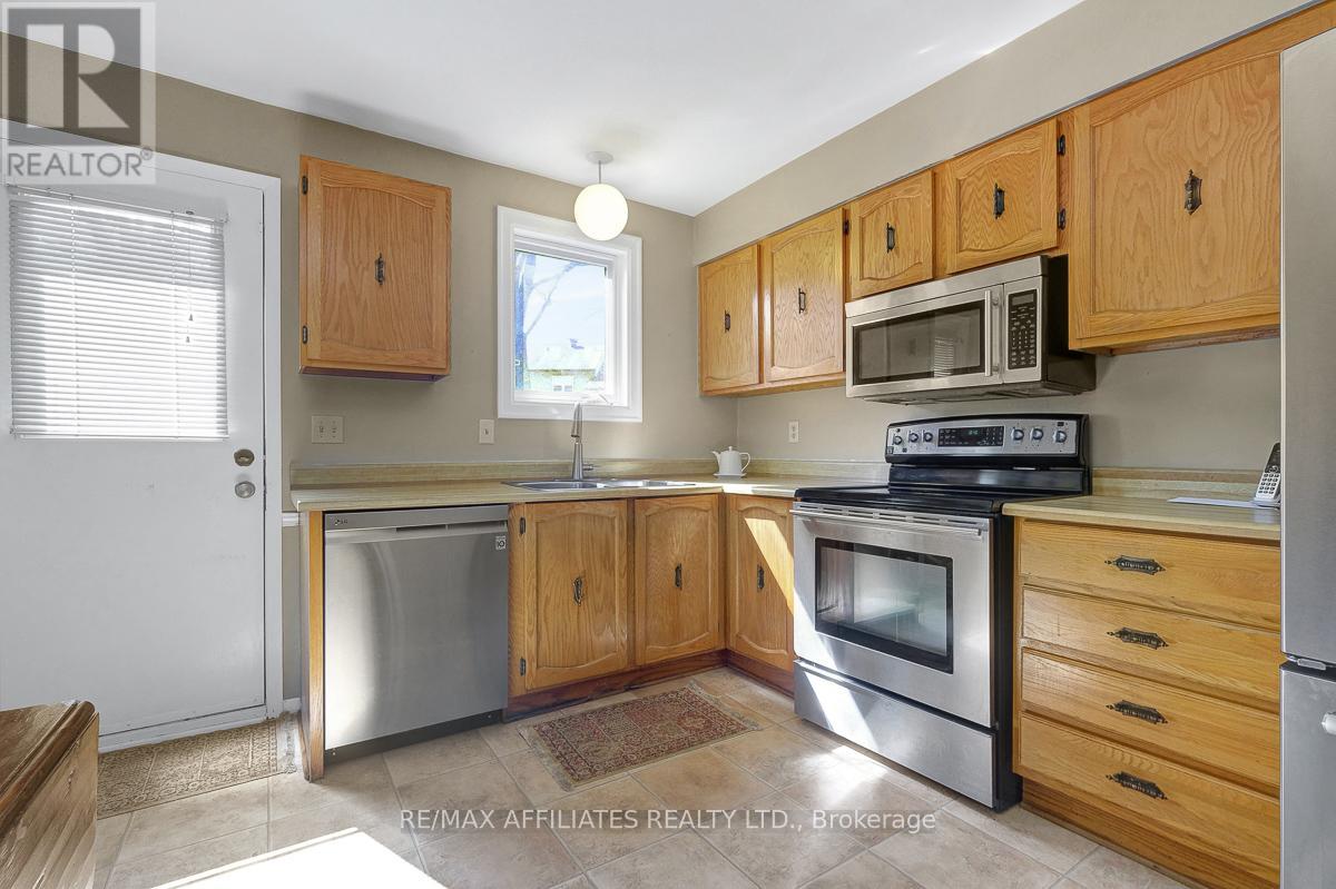 32 Gillespie Crescent, Ottawa, Ontario  K1V 9X8 - Photo 15 - X12111846