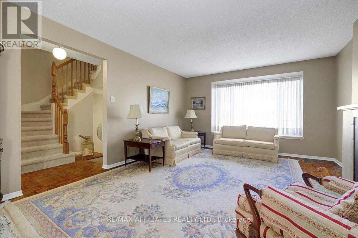 32 Gillespie Crescent, Ottawa, Ontario  K1V 9X8 - Photo 8 - X12111846