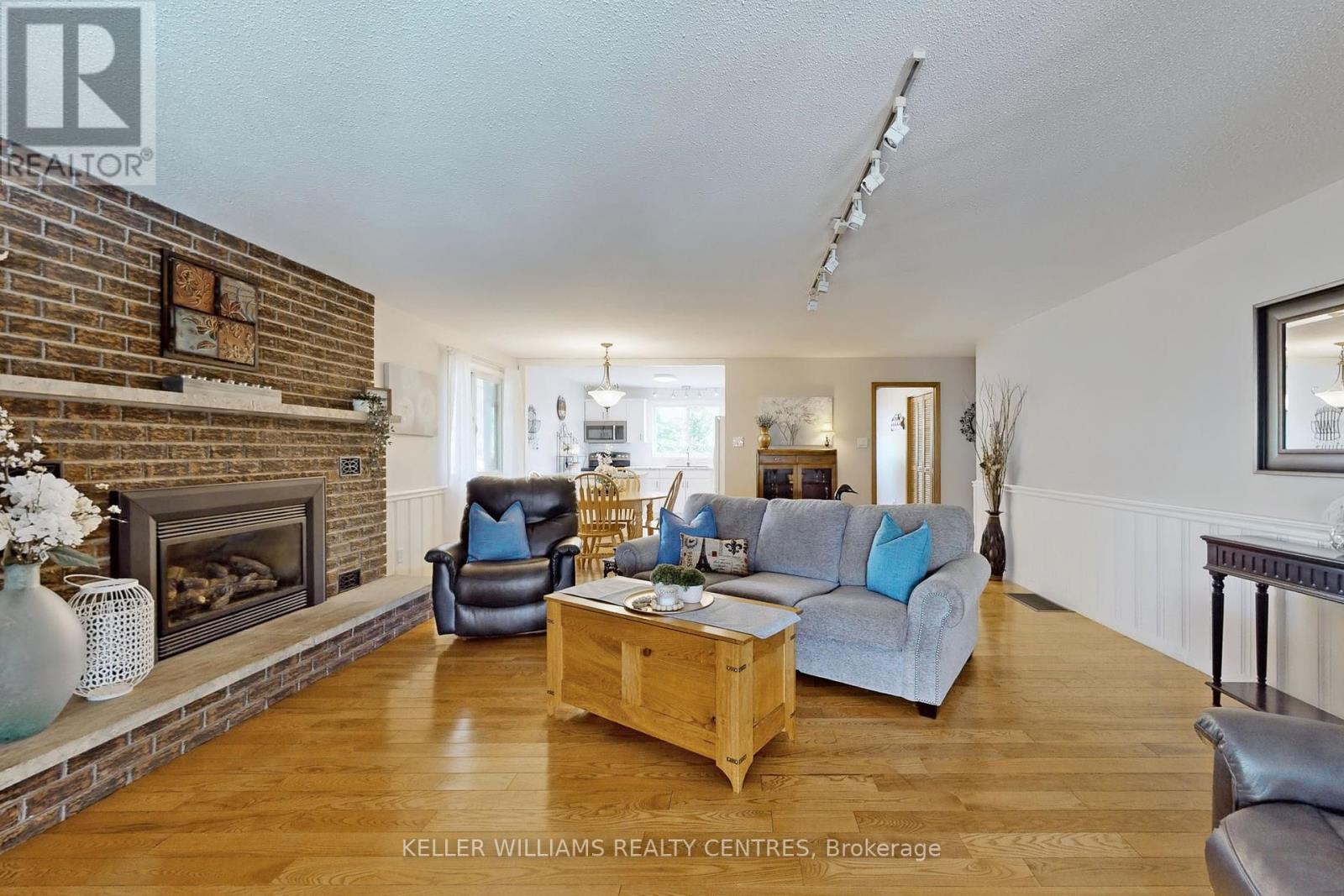 Property at 121 QUEEN STREET image 4