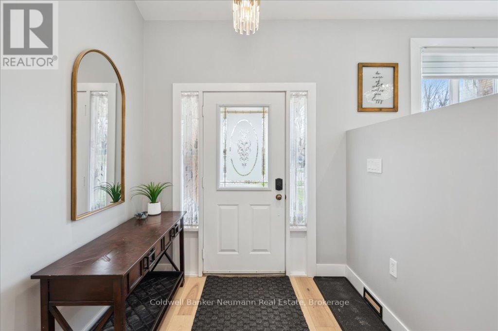 180 Southwood Drive, Kitchener, Ontario  N2E 2R6 - Photo 4 - X12111882