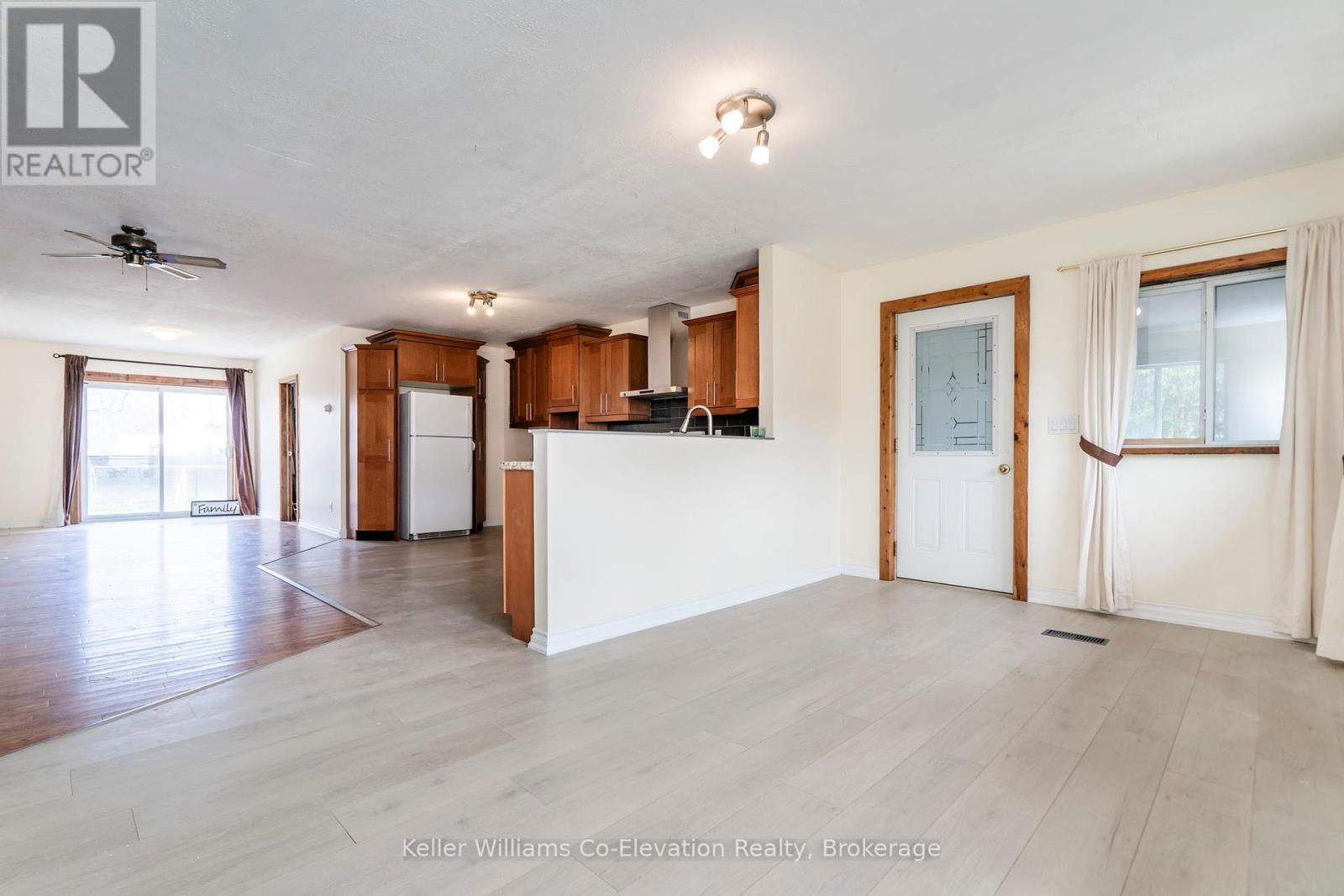 230 Elizabeth Street, Midland, Ontario  L4R 1Y4 - Photo 7 - S12111345