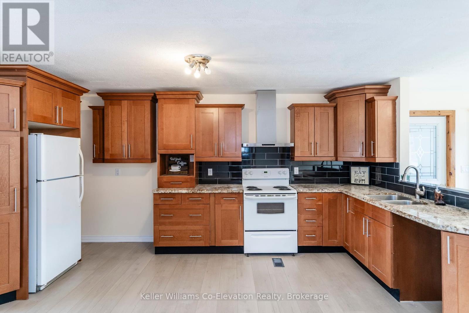 230 Elizabeth Street, Midland, Ontario  L4R 1Y4 - Photo 8 - S12111345