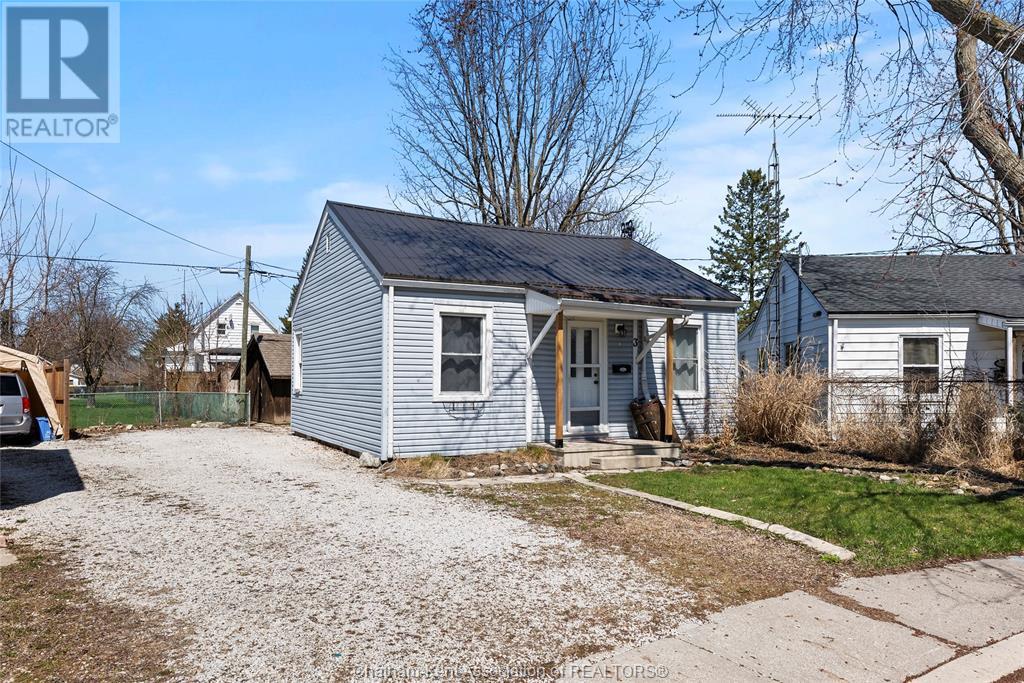 Property at 3 Montgomery CRESCENT image 3