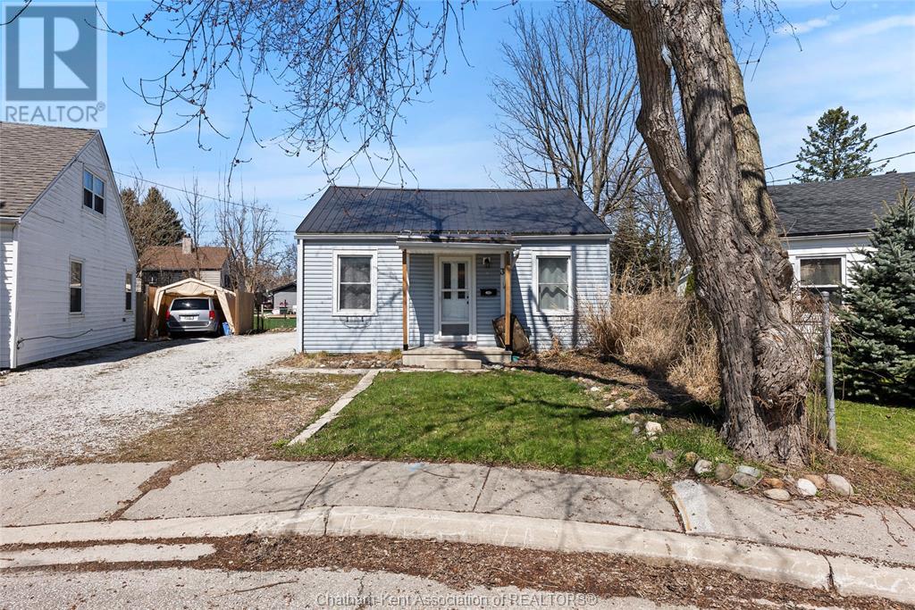 Property at 3 Montgomery CRESCENT image 4