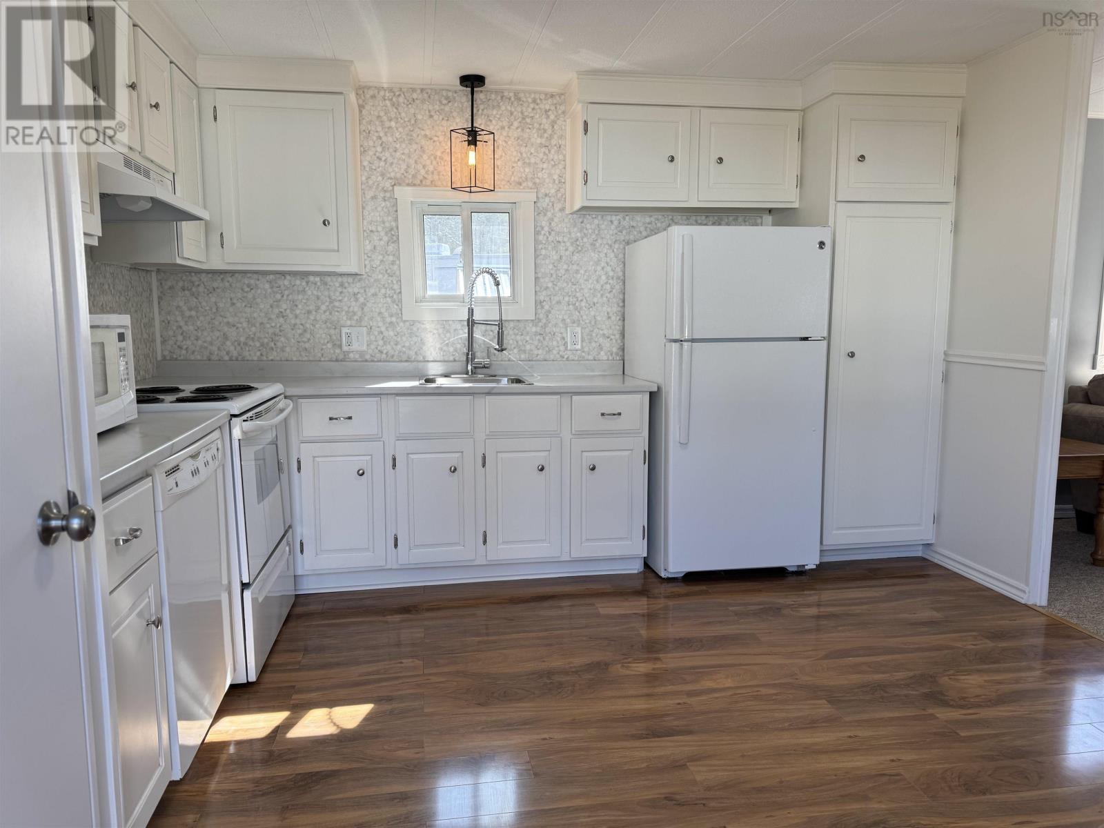 Property at 14 Forest Park Drive image 5