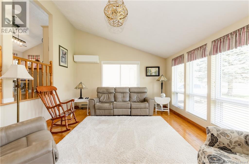 Property at 32 Woodlawn Avenue image 5
