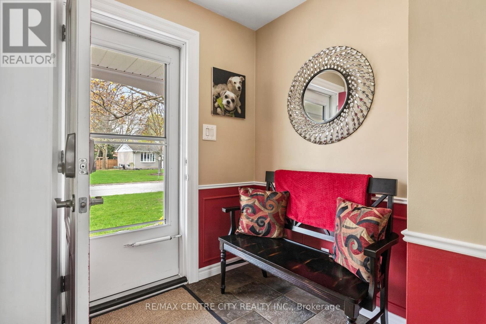 8 Parkview Drive, St. Thomas, Ontario  N5R 4B5 - Photo 5 - X12111957