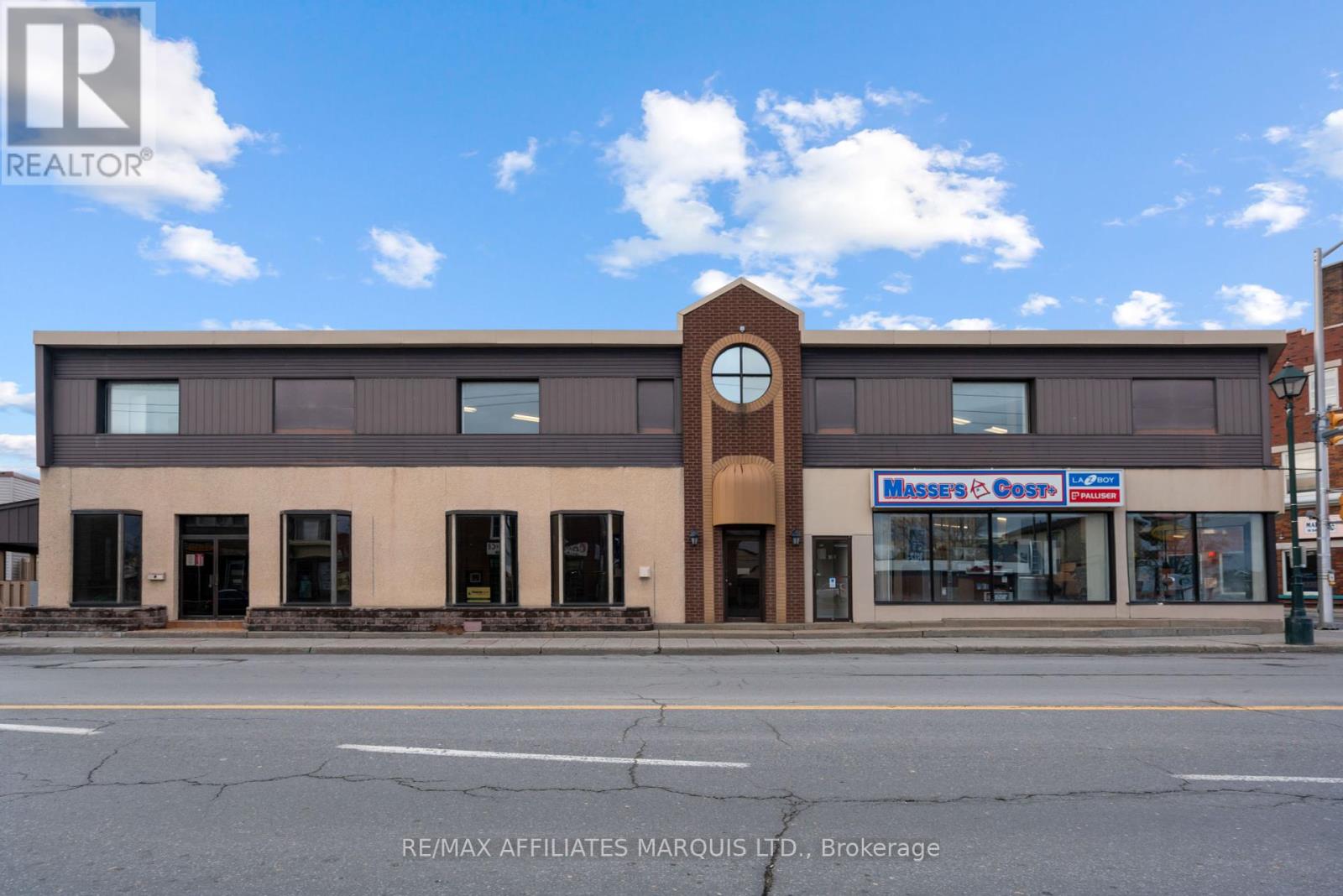 346 Montreal Road, Cornwall, Ontario  K6H 1B4 - Photo 3 - X12111933