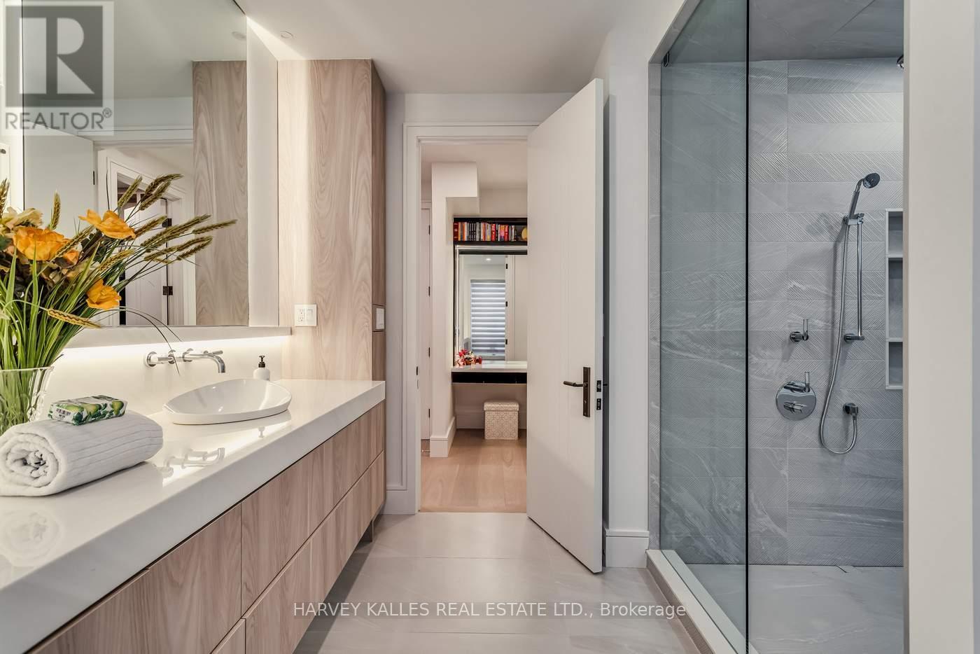 86 Mcgillivray Avenue, Toronto, Ontario  M5M 2Y4 - Photo 25 - C12038487