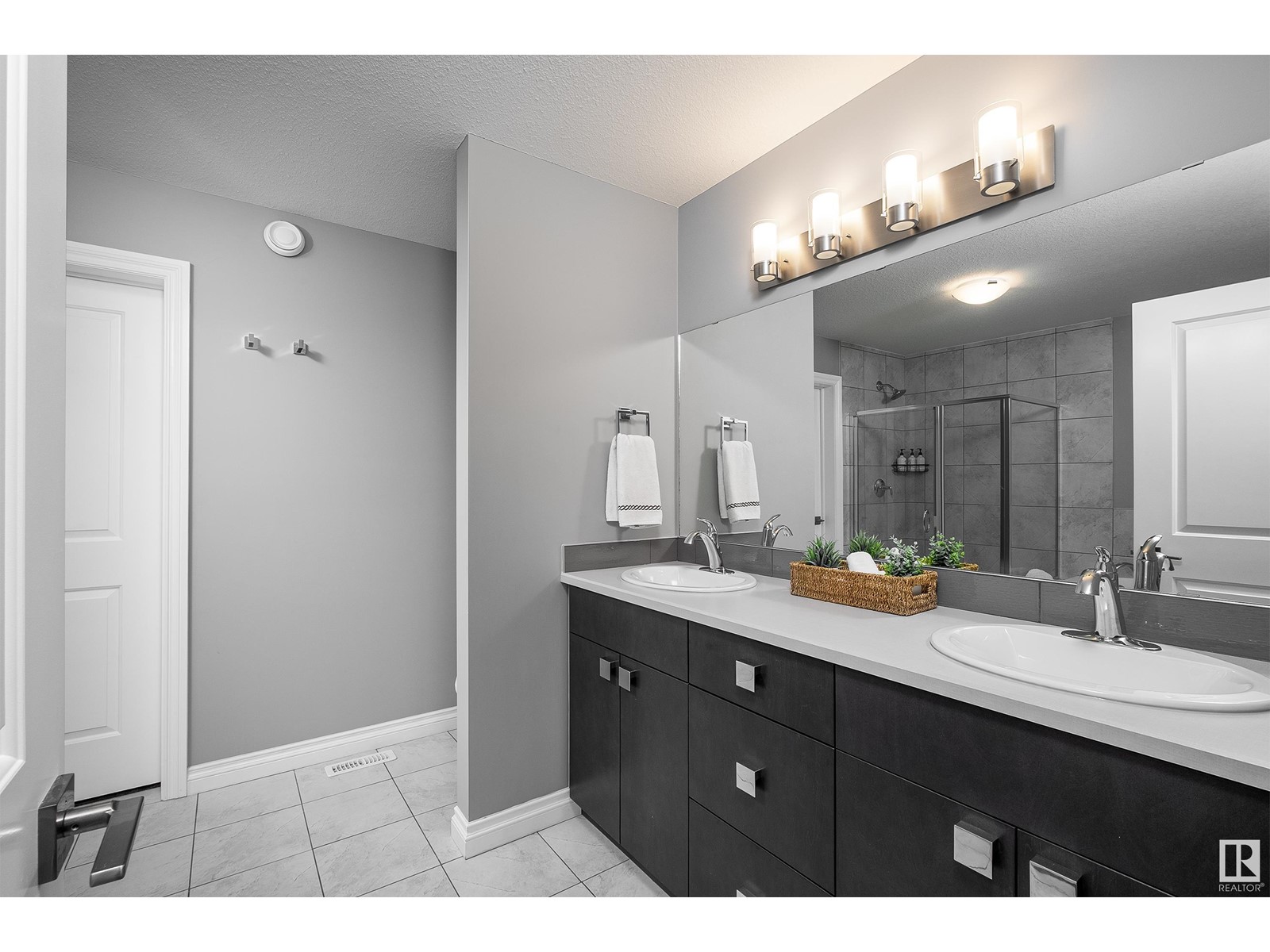Property at 203 Simpkins BN image 2