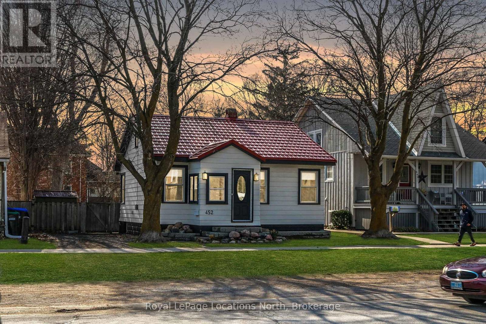 452 Hurontario Street, Collingwood, Ontario  L9Y 2M9 - Photo 2 - S12105581