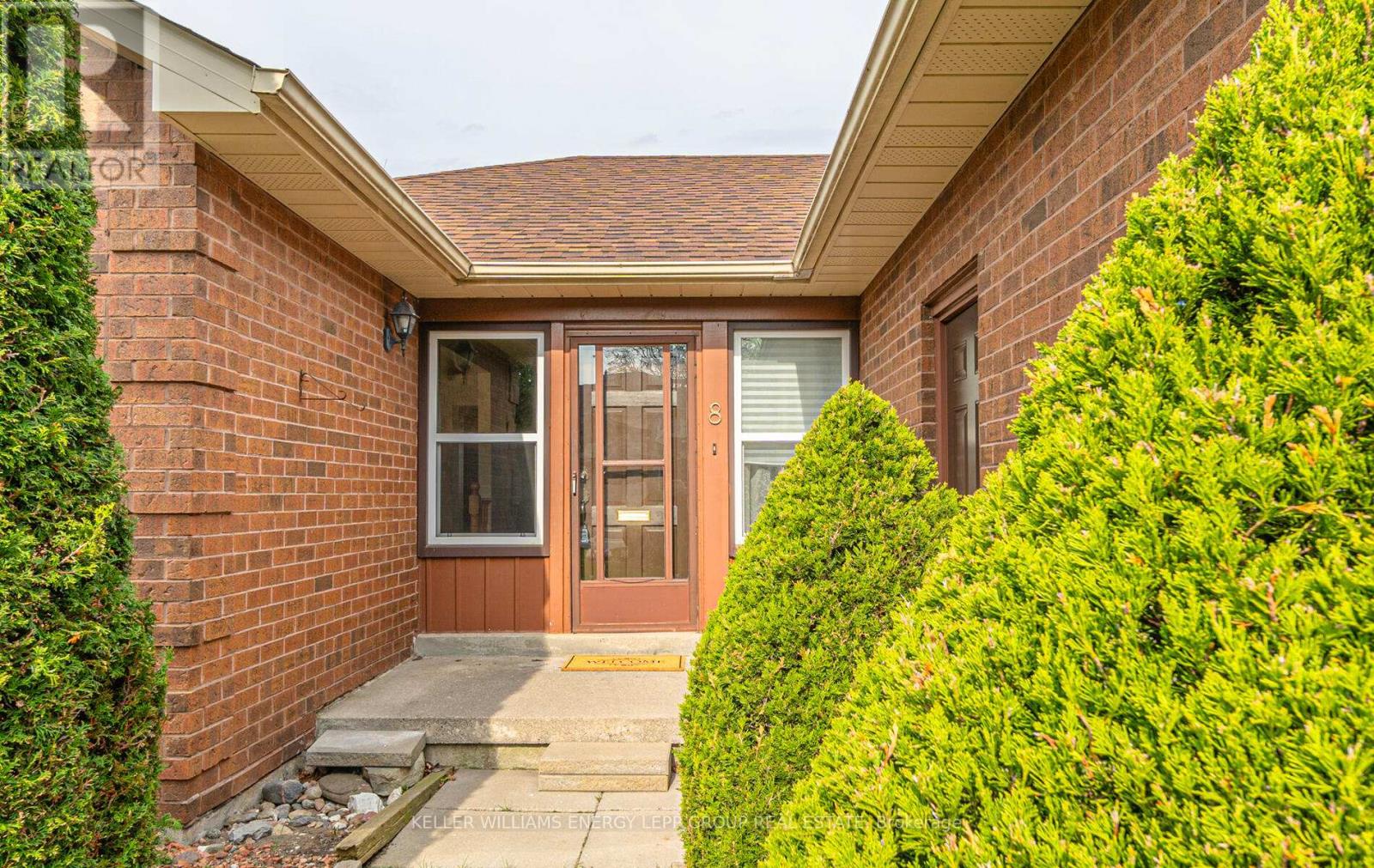 8 Hialeah Crescent, Whitby, Ontario L1N 6R1 - Photo 4 - E12004701