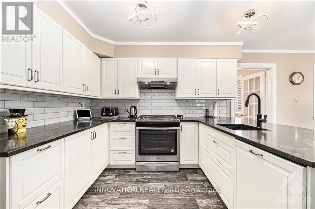 7 Grierson Lane, Ottawa, Ontario  K2W 1A6 - Photo 10 - X12108889