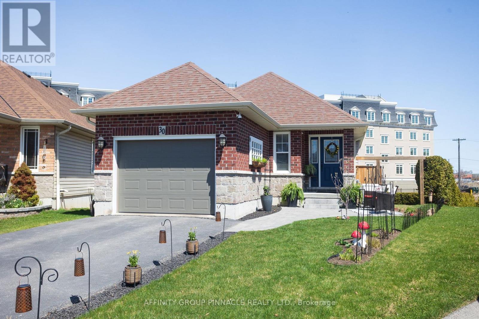 30 Lisbeth Crescent, Kawartha Lakes (Lindsay), Ontario  K9V 0C9 - Photo 1 - X12112024