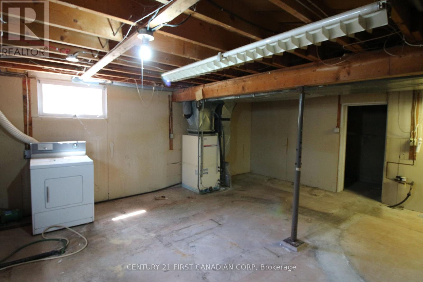 104 Simcoe Avenue, Middlesex Centre, Ontario N0L 1R0 - Photo 28 - X12112026