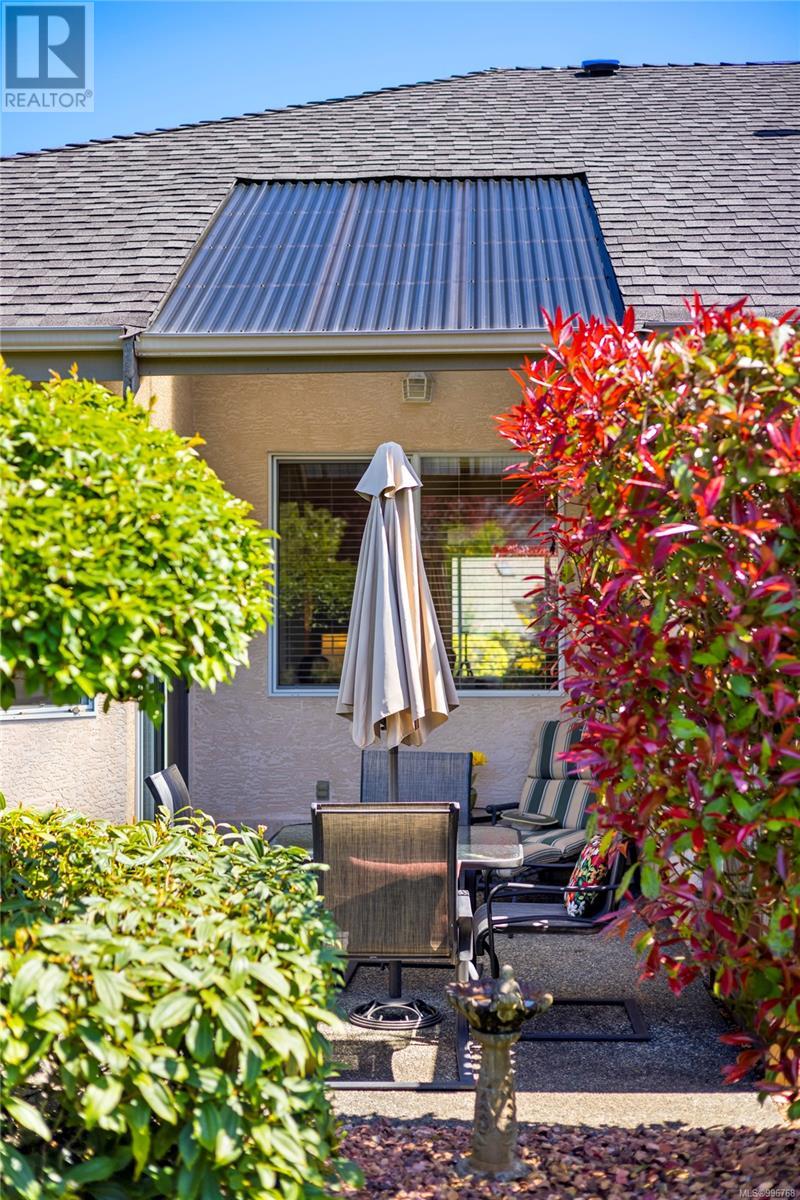 Property at 508 Dogleg Close image 4