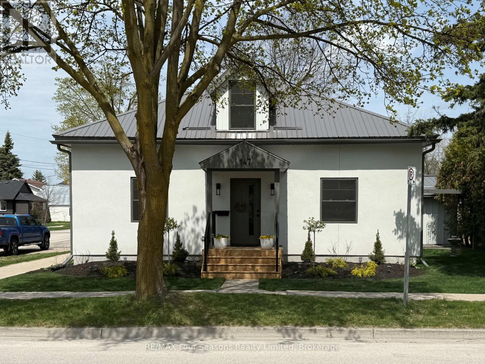 147 Second Street, Collingwood, Ontario  L9Y 1E7 - Photo 3 - S12104948