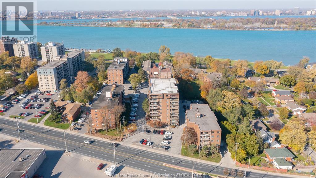 Property at 3936 WYANDOTTE STREET East Unit# 501 image 3