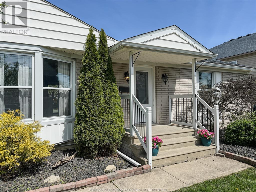 246 Watson, Windsor, Ontario  N8S 3R9 - Photo 3 - 25010444