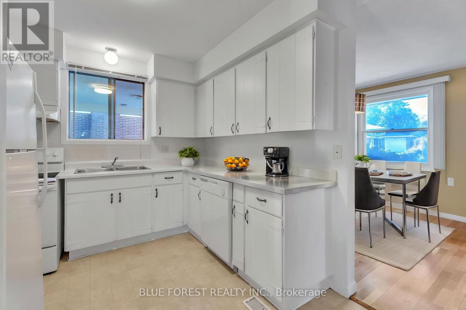 419 Castlegrove Boulevard, London North, Ontario  N6G 1K7 - Photo 8 - X12109574