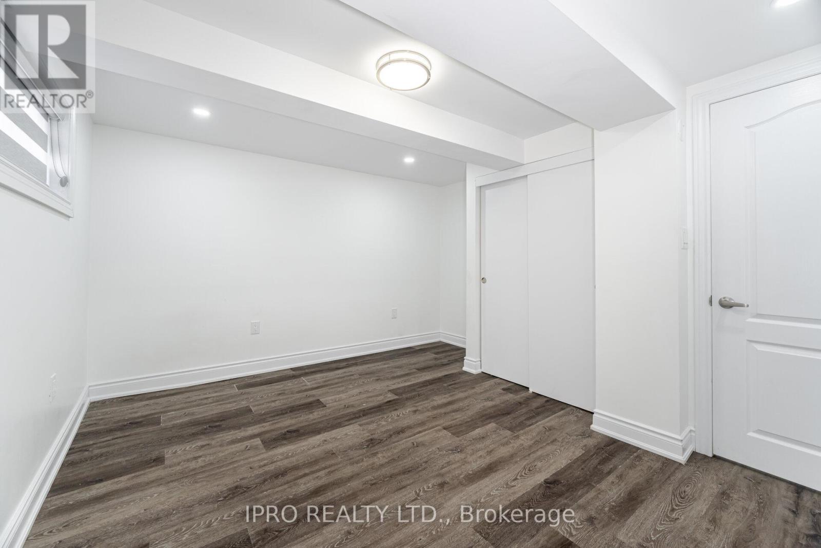 717 Green Meadow Crescent E, Mississauga, Ontario  L5A 2V3 - Photo 39 - W12109533