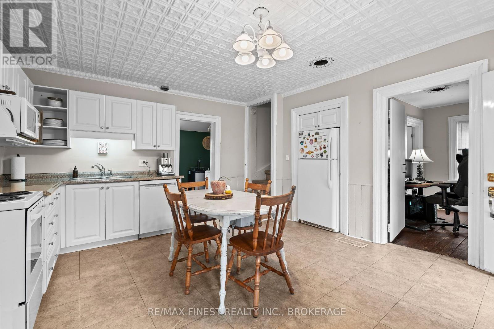 541 Glen Tay Road, Tay Valley, Ontario  K7H 3C6 - Photo 17 - X12112069