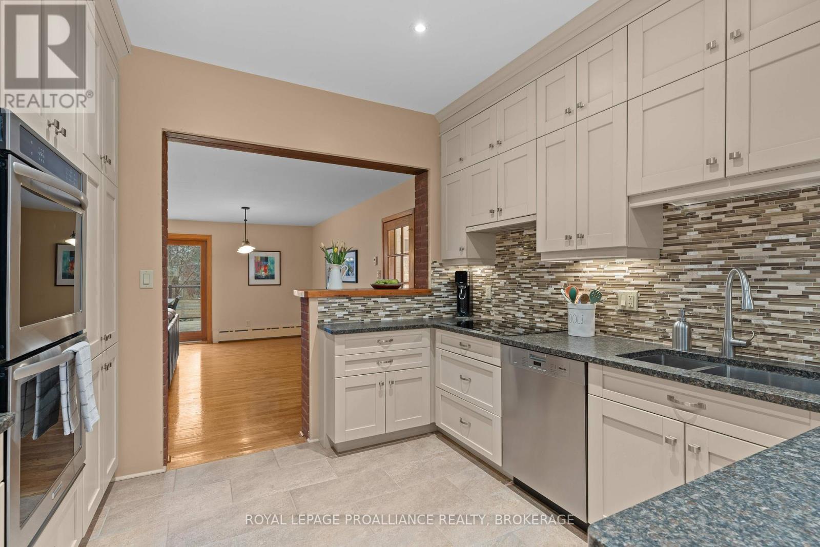 127 Beverley Street, Kingston, Ontario  K7L 3Y7 - Photo 9 - X12112077