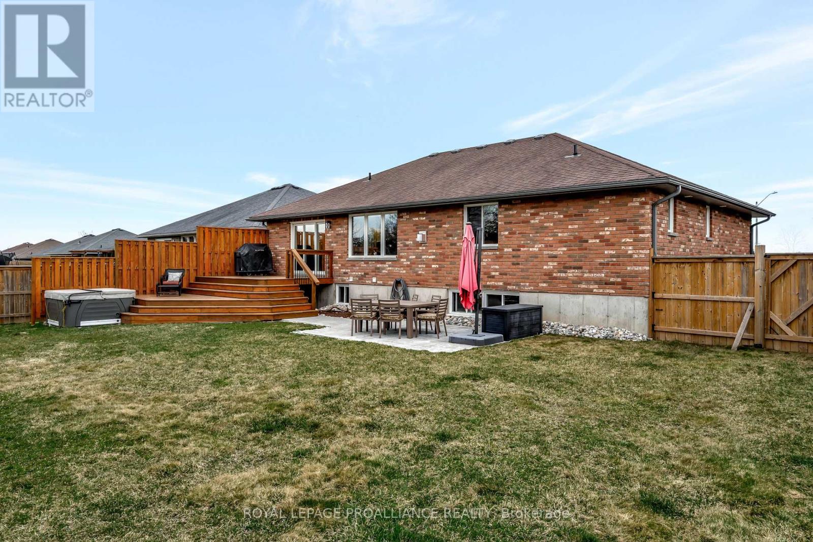 19 Freedom Crescent, Quinte West, Ontario K8V 0C1 - Photo 44 - X12112183
