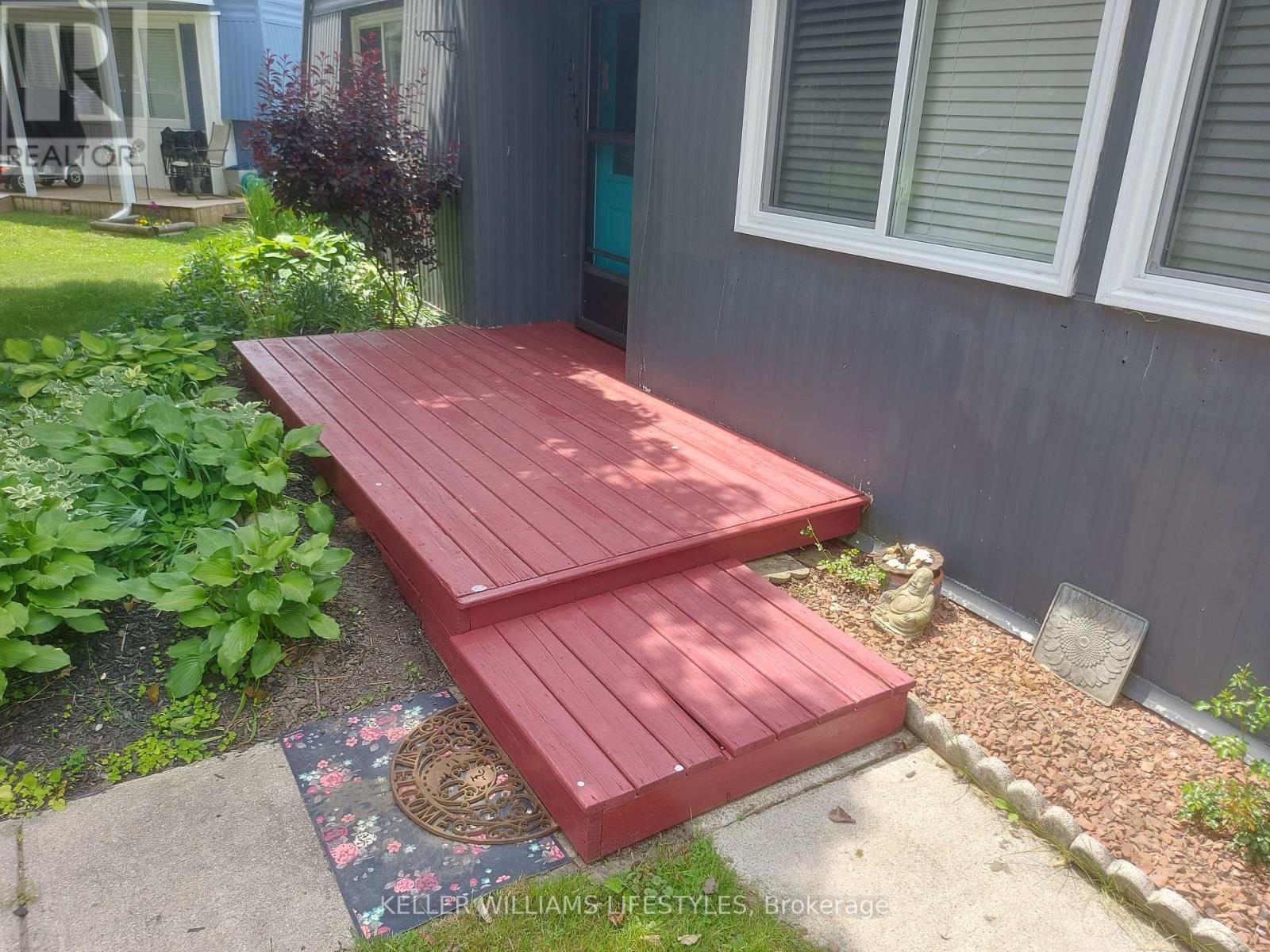 244 Southwind Court, Lambton Shores (Grand Bend), Ontario  N0M 1T0 - Photo 5 - X12112055