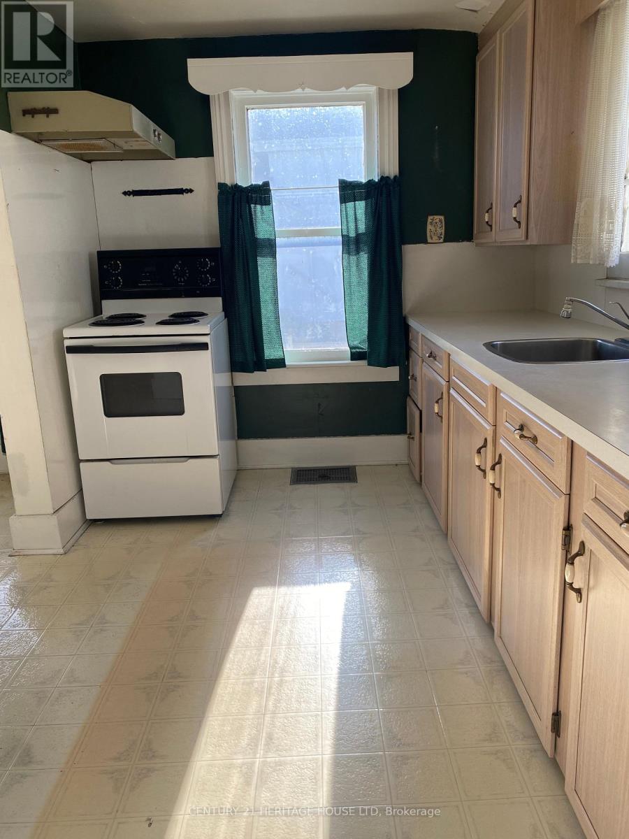 111 Elm Street, St. Thomas, Ontario N5R 1H9 - Photo 12 - X12112073