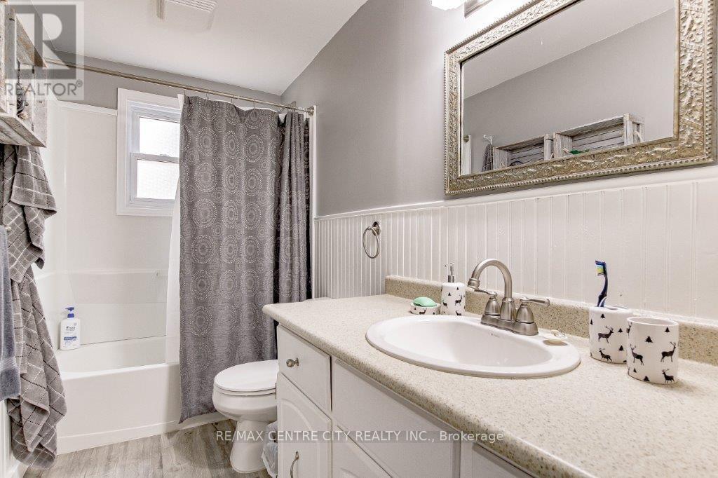 Photo 14 of 34 for 95 Lawrence Avenue