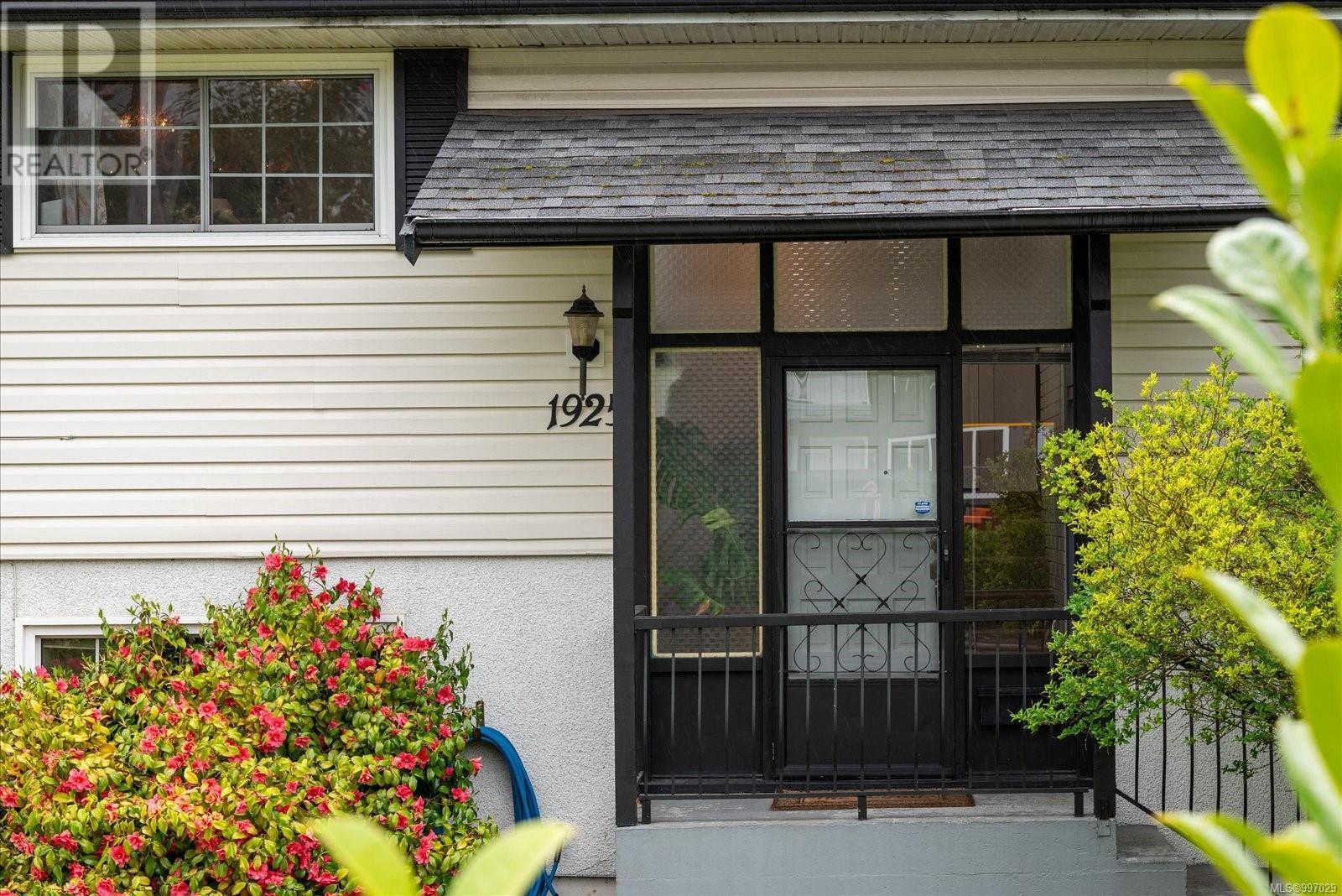 Property at 1925 Meredith Rd image 3