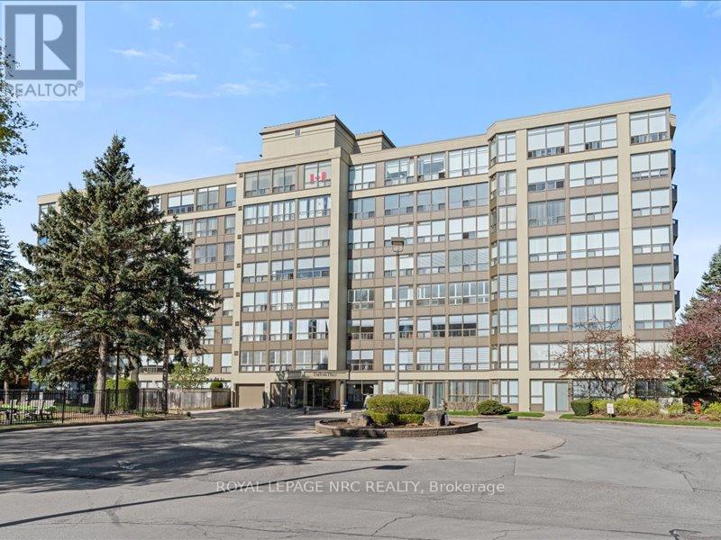 807 - 5100 Dorchester Road, Niagara Falls (Morrison), Ontario  L2E 7H4 - Photo 1 - X12111477