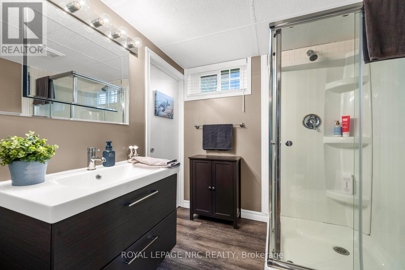 7301 North Dorset Place, Niagara Falls, Ontario  L2J 3T3 - Photo 13 - X12112100