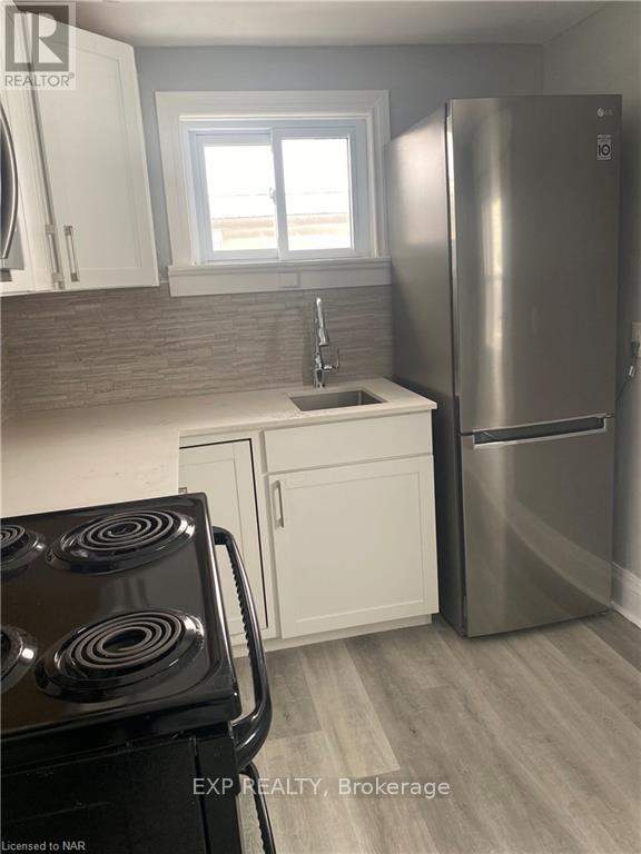 Upper Unit - 62 Randolph Street, Welland, Ontario  L3B 4C2 - Photo 2 - X12112124