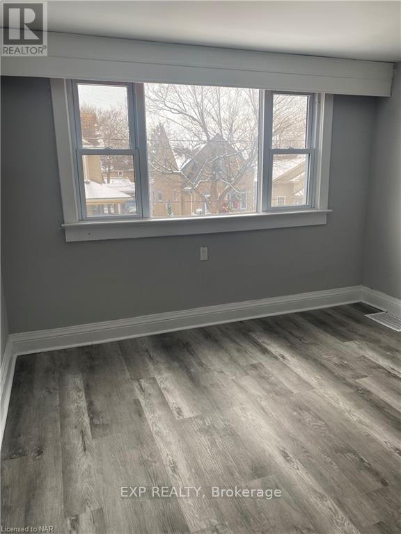 Upper Unit - 62 Randolph Street, Welland, Ontario  L3B 4C2 - Photo 4 - X12112124