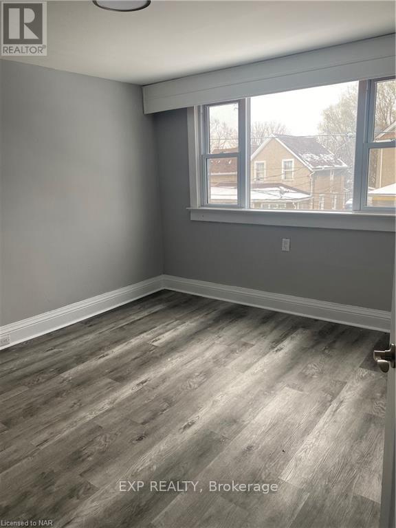 Upper Unit - 62 Randolph Street, Welland, Ontario  L3B 4C2 - Photo 5 - X12112124