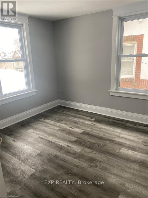 Upper Unit - 62 Randolph Street, Welland, Ontario  L3B 4C2 - Photo 8 - X12112124
