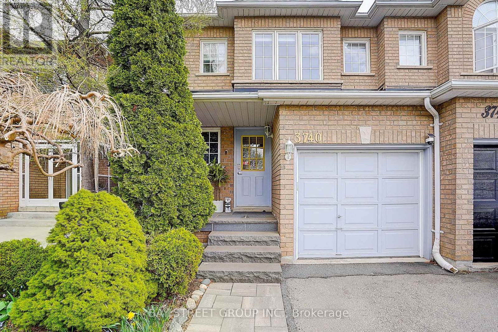 3740 Windhaven Drive, Mississauga, Ontario  L5N 7V5 - Photo 2 - W12109730