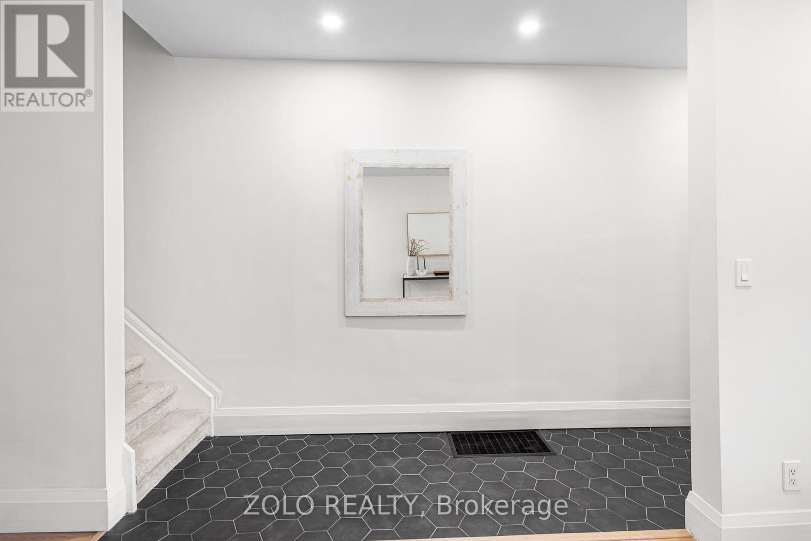 82 Bellwoods Avenue, Toronto, Ontario  M6J 2P4 - Photo 13 - C12112135