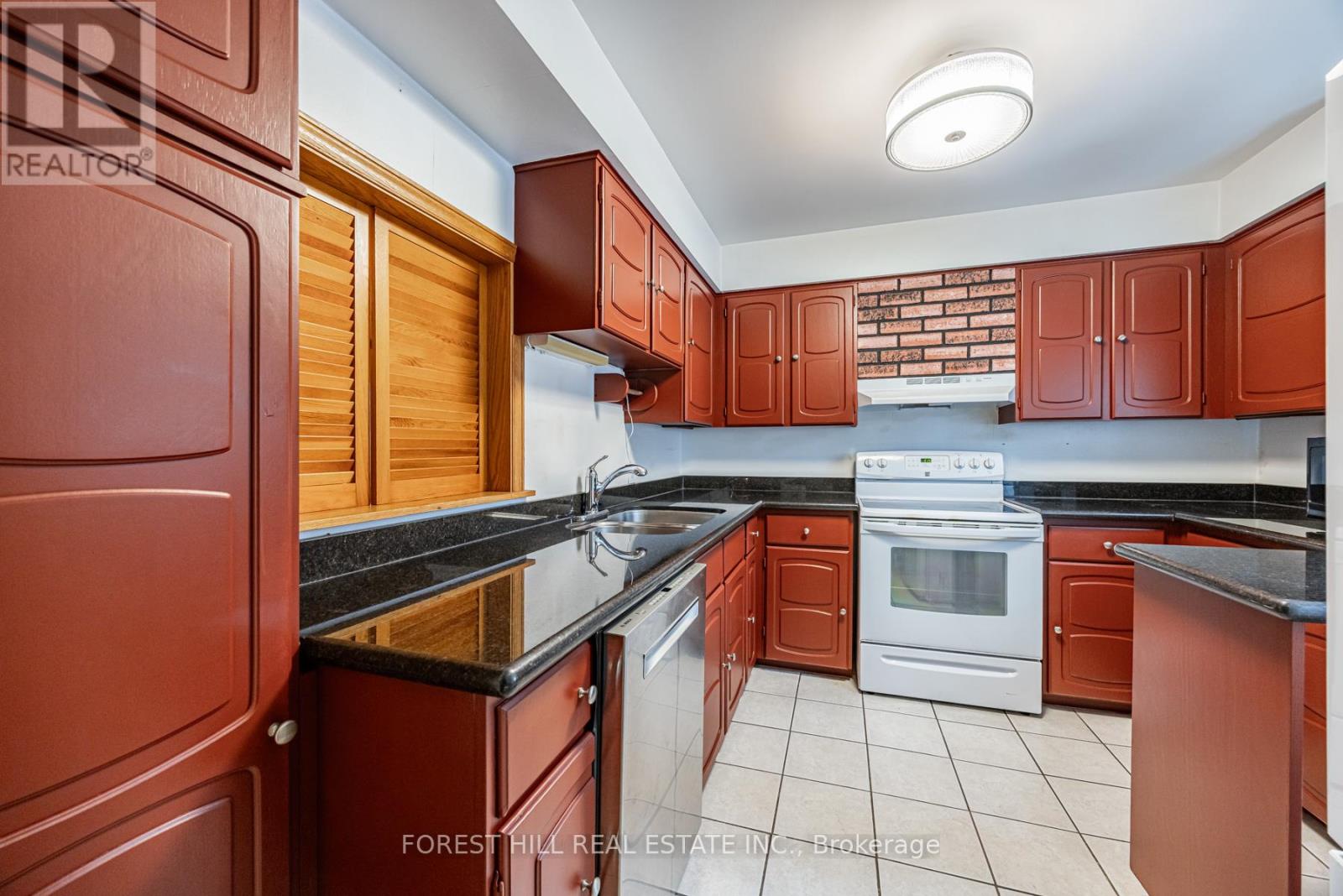 86 Village Greenway, Toronto, Ontario  M2J 1K8 - Photo 12 - C12112192
