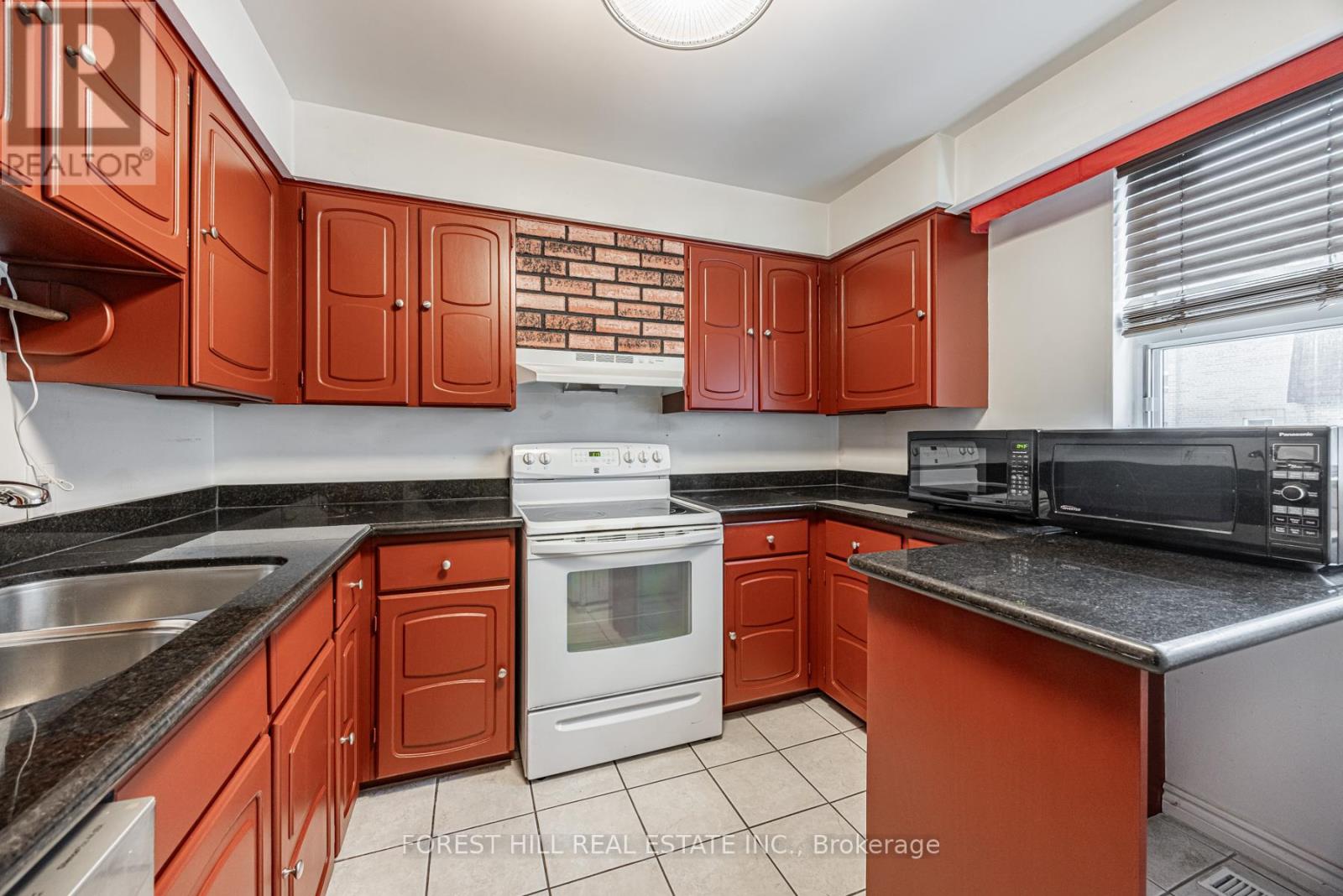 86 Village Greenway, Toronto, Ontario  M2J 1K8 - Photo 13 - C12112192