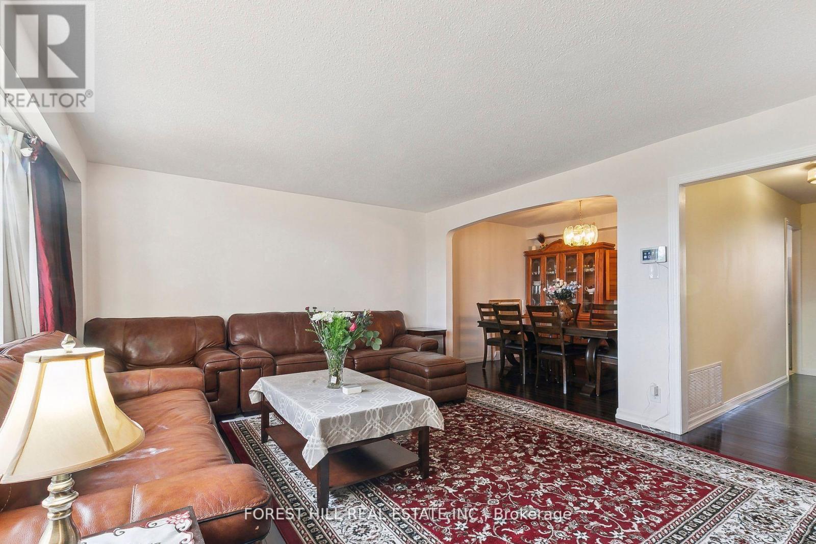 86 Village Greenway, Toronto, Ontario  M2J 1K8 - Photo 9 - C12112192