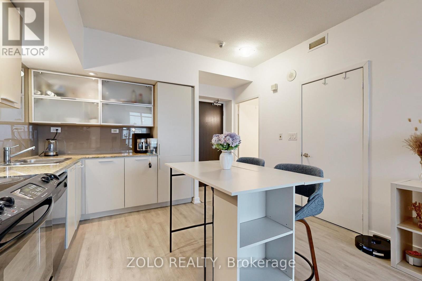 3306 - 25 Capreol Court, Toronto (Waterfront Communities), Ontario  M5V 3Z7 - Photo 11 - C12112228