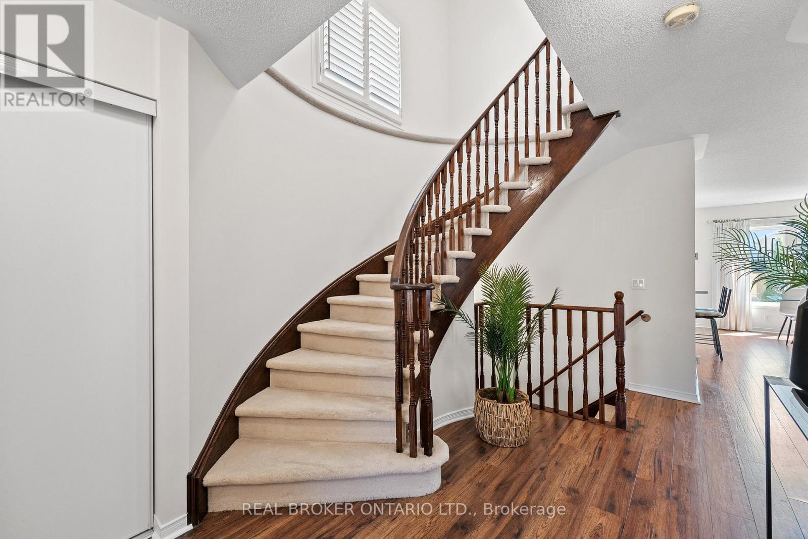 9 Bilbrough Street, Aurora, Ontario  L4G 7W3 - Photo 4 - N12112208